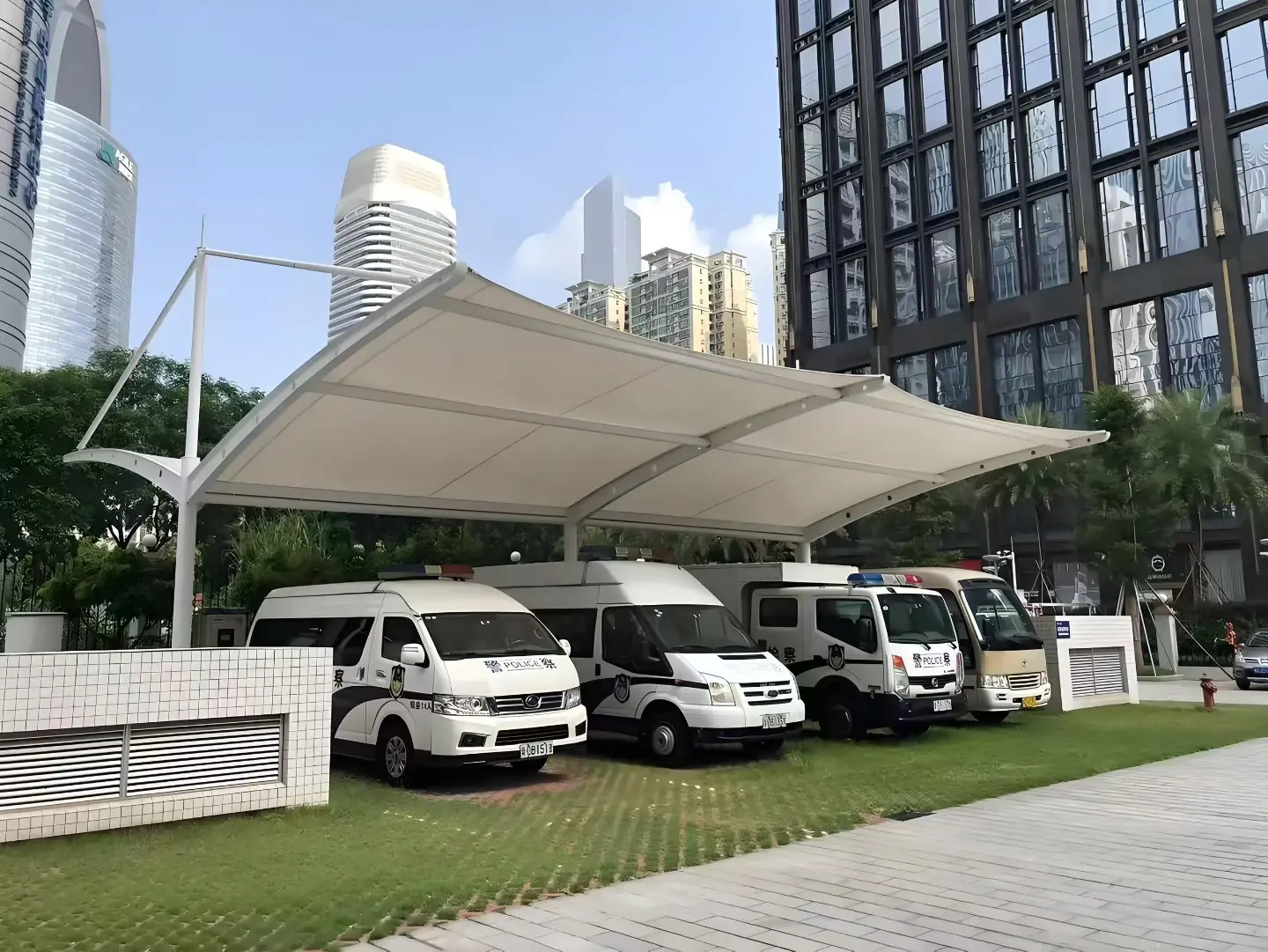 贵州黔东南膜结构车棚怎么选?山地多雨高湿环境,园区物业采购避坑指南