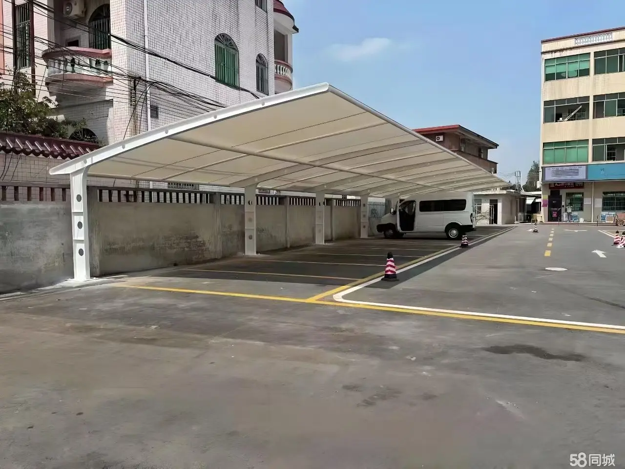 贵州黔东南膜结构工程科普:山地多雨强紫外环境,停车棚选材别只看低价